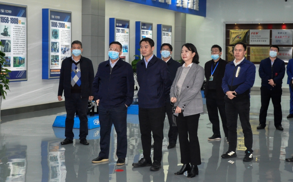 昆明市委常委杨东伟一行到云南伟德BETVlCTOR网页版动力集团有限公司开展调研